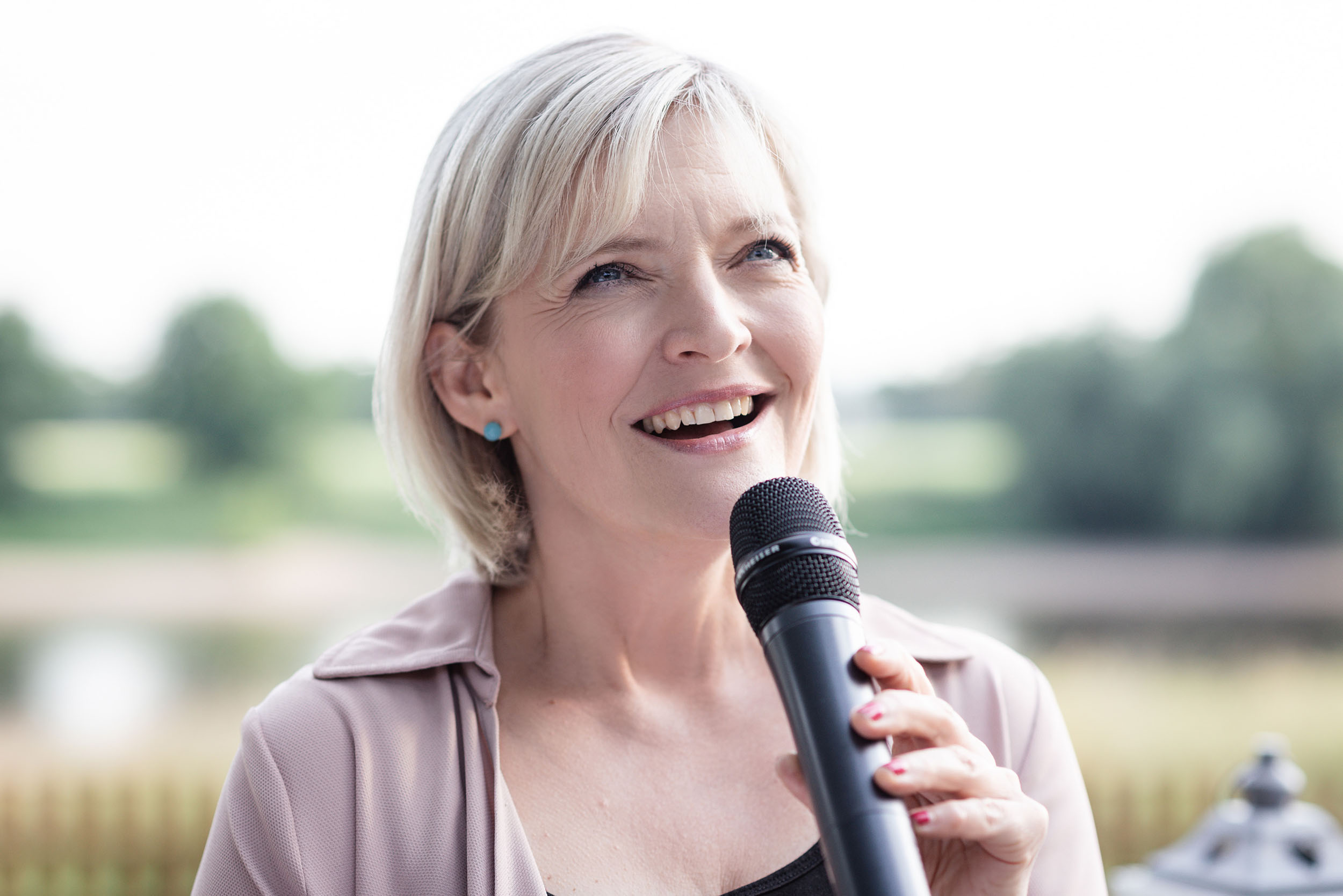 Federleicht Heiraten am Mikro Federleicht Heiraten am Mikro