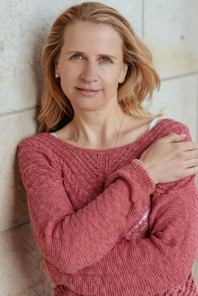 Photomomentum-Kristin-Winter-Frauenportrait-im-Pullover