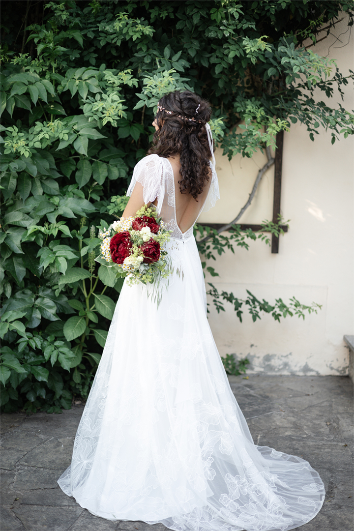 Braut mit Brautkleid, Rückenansicht Braut mit Brautkleid, Rückenansicht