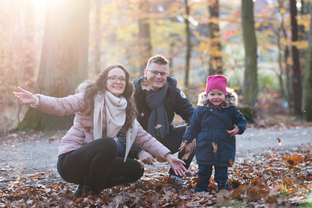 Familienglück zur Dritt im Herbst im Raum Dresden
